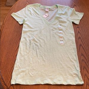 NWT! PINK Victoria’s Secret mint green vneck T